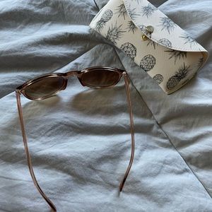 Sunglasses with pineapple case